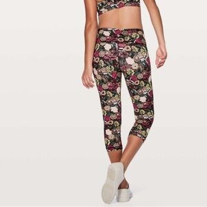 Lululemon Wunder Under Crop (Hi-Rise) 21"
Fluorolace Multi size 6